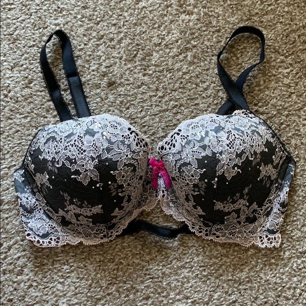 NWOT Victoria’s Secret Lace Bra